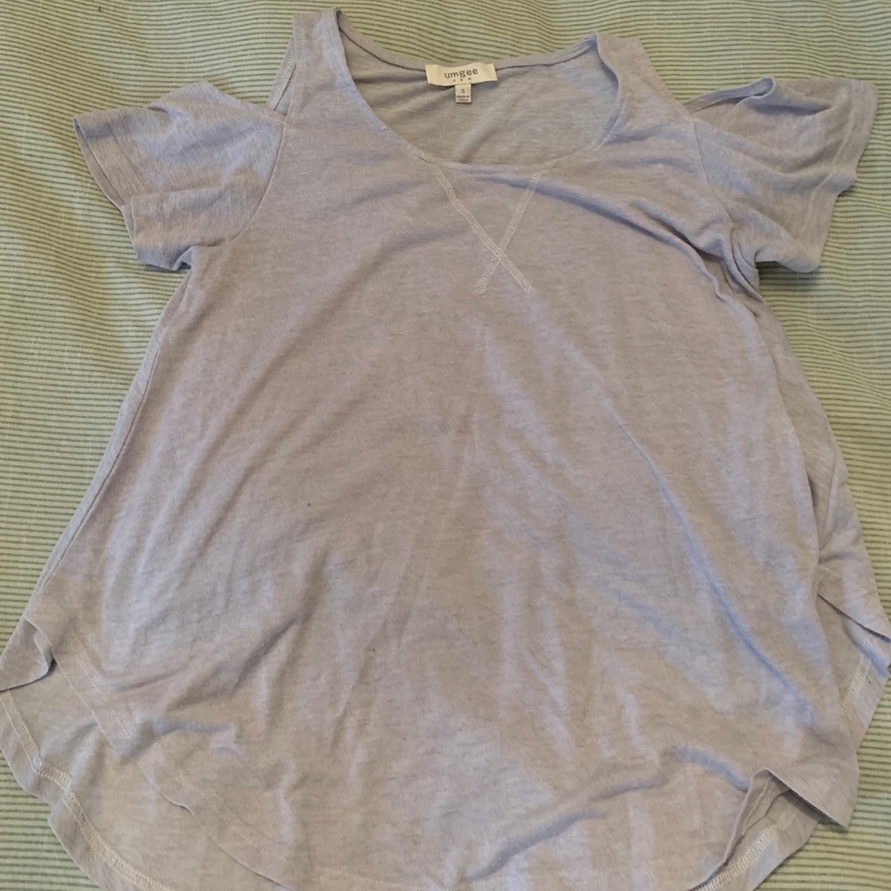 Gray t-shirt with cut-out shoulders